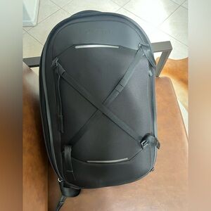 Sold!!!! Nomatic 15L EDC Backpack Navigator Expandable (to 21L)